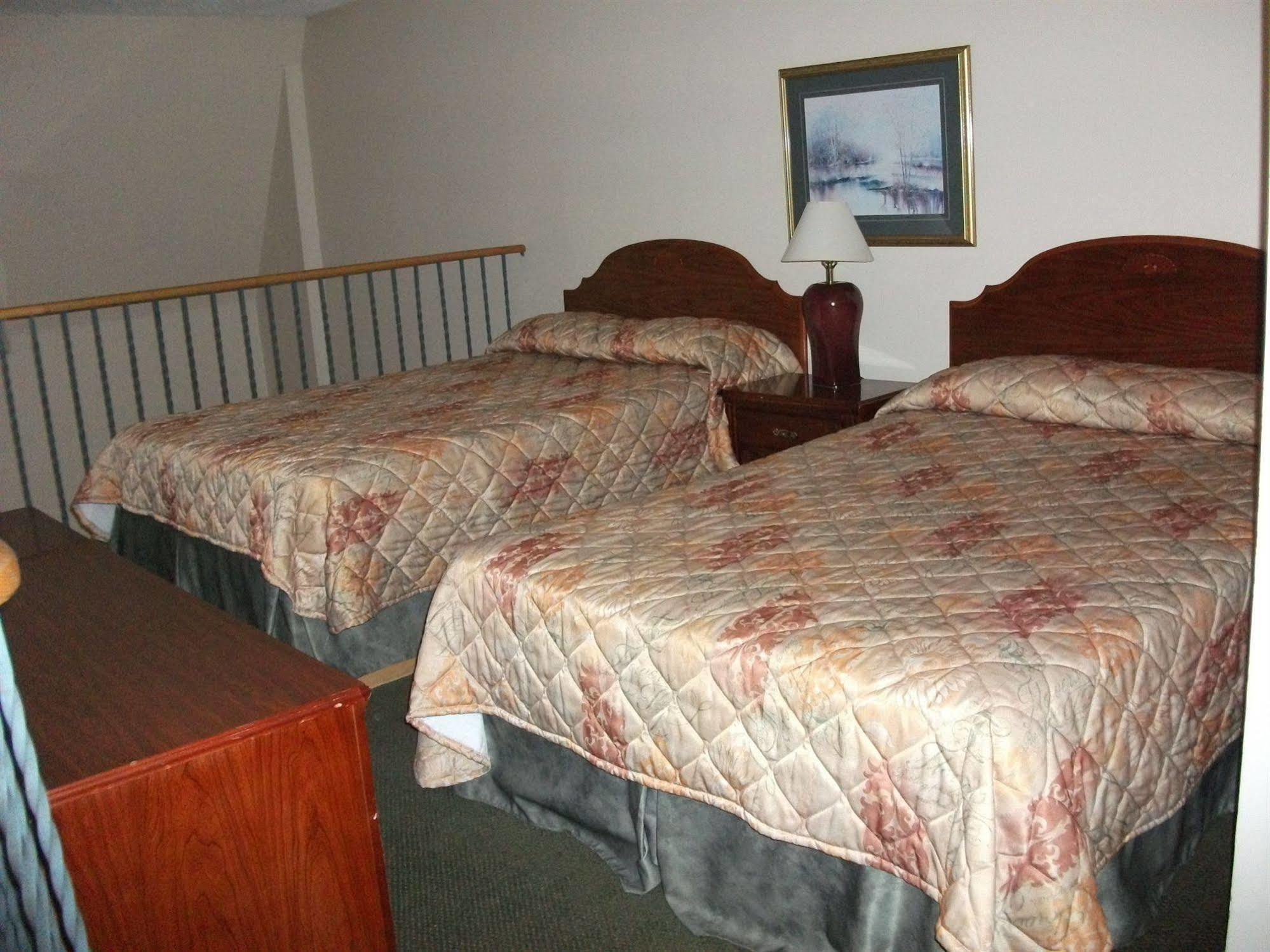 Travelodge By Wyndham Wasaga Beach Phòng bức ảnh